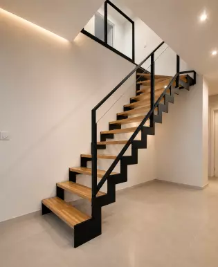 Escalier double limon métal à Béthune – Atelier Métal Design