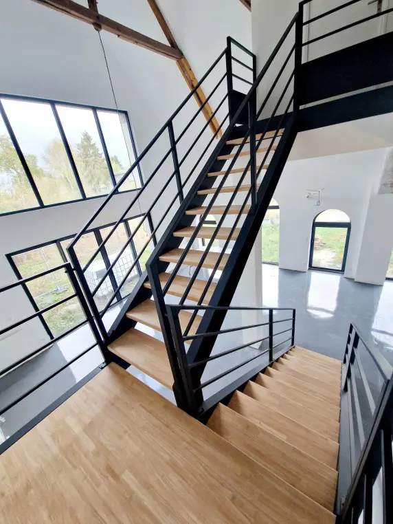 Escalier double limon métal à Béthune – Atelier Métal Design