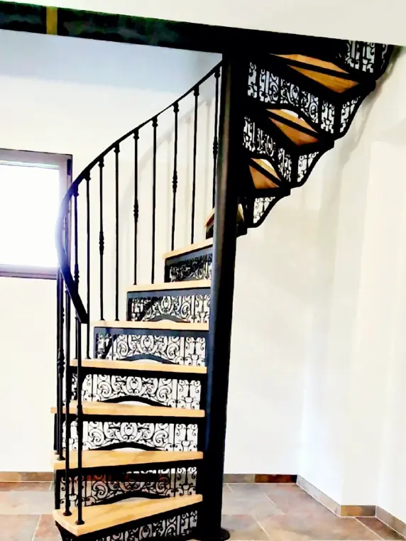 Escalier hélicoïdal & colimaçon métal à Béthune – Atelier Métal Design