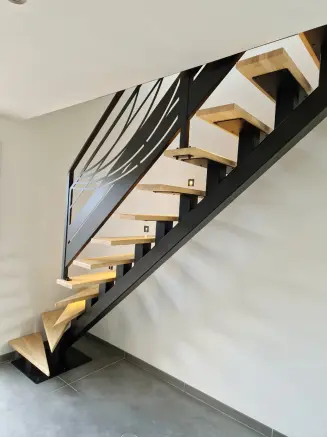 Escalier limon central métal à Béthune – Atelier Métal Design
