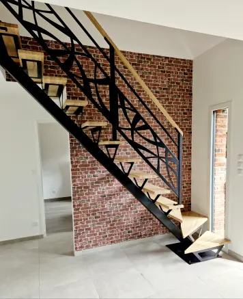 Escalier limon central métal à Béthune – Atelier Métal Design