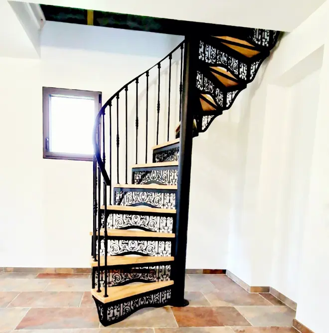 Escalier hélicoïdal métal à Béthune – Atelier Métal Design